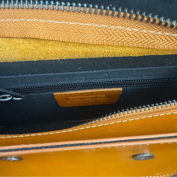 Stylish Tan and Brown Leather Satchel🤎neutral,very versatile,comes w/duster bag🌎 - Picture 11 of 16